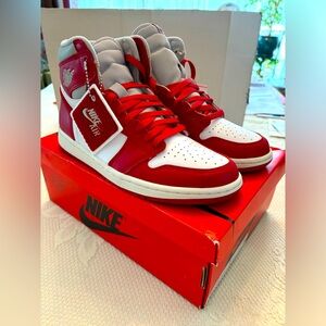 New in Box Women’s Air Jordan 1 Retro High OG, Size 9.5
